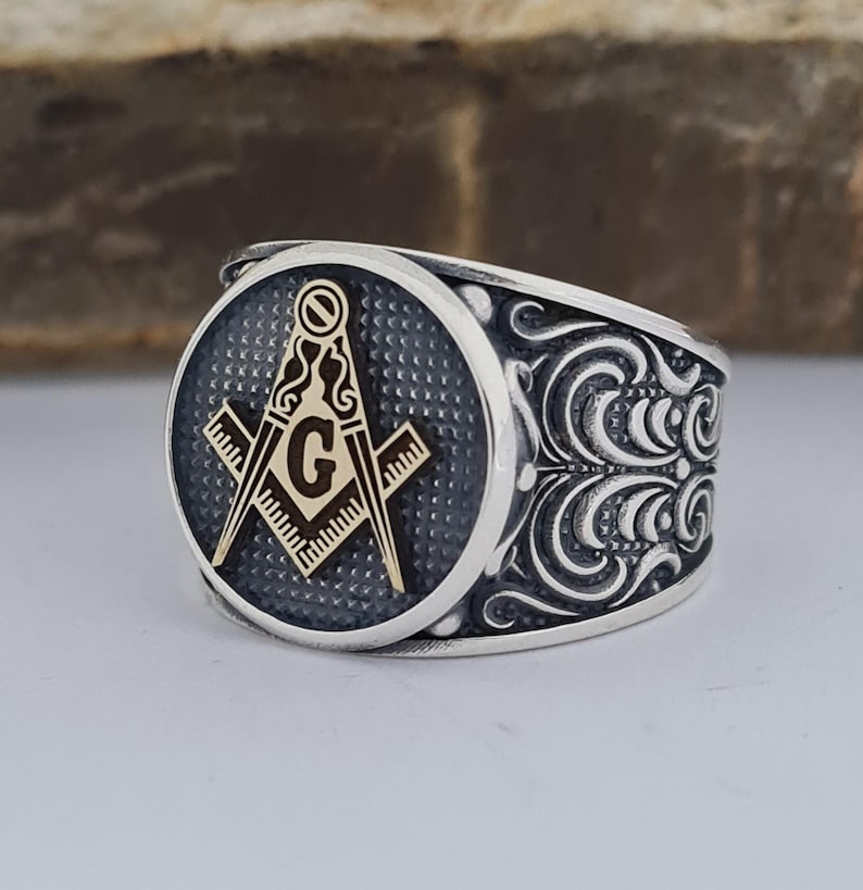 Master Mason Blue Lodge Ring - Compass & Square, Black Onyx - Bricks Masons