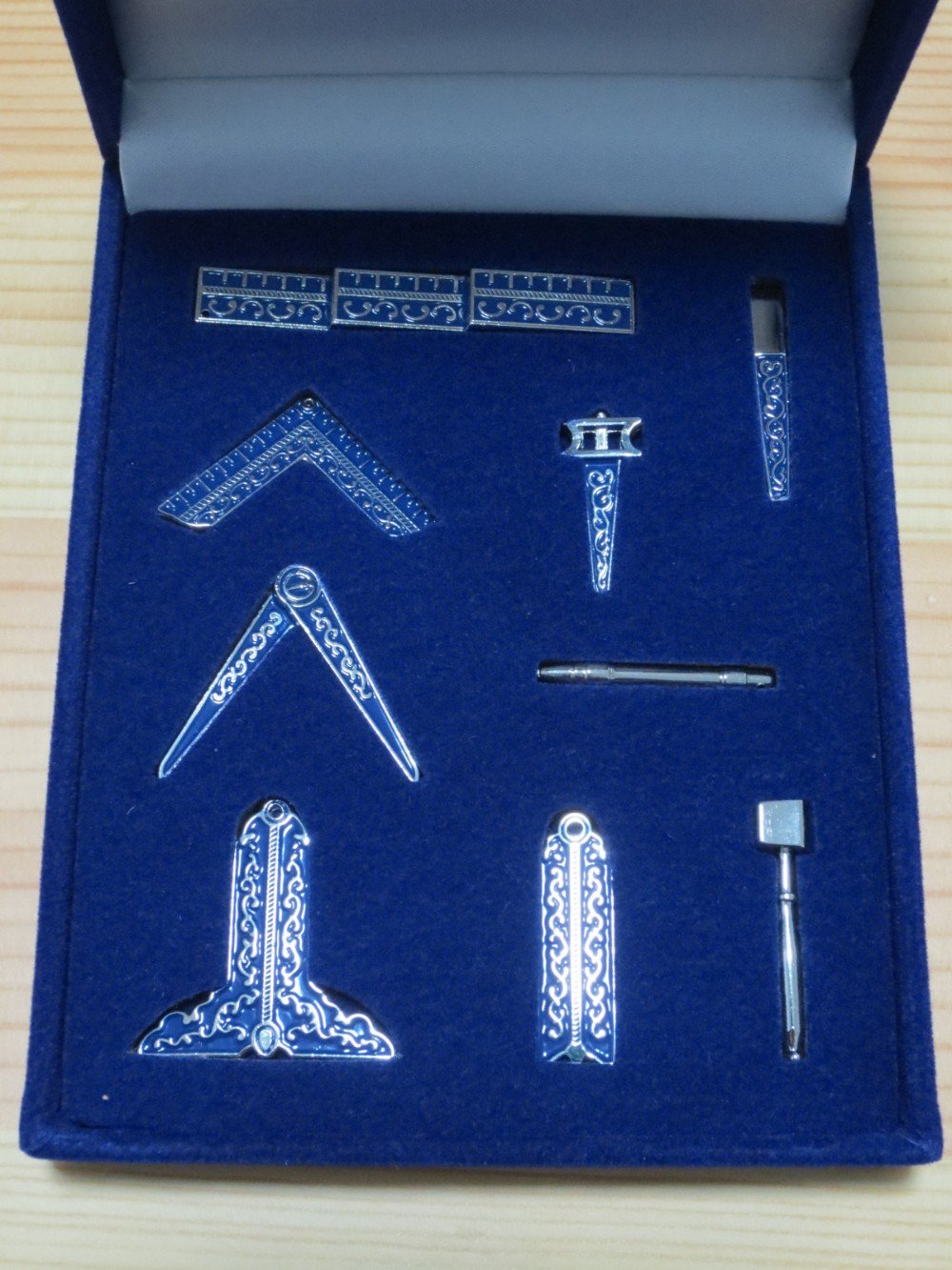 Masonic Miniature Working Tools Set - Metal With A Velvet Box - Bricks Masons